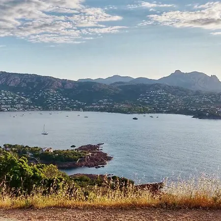 A 3 Minutes A Pied * Saint-Raphaël