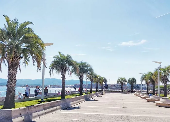 A 3 Minutes A Pied アパート Saint-Raphaël