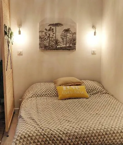 A 3 Minutes A Pied アパート *